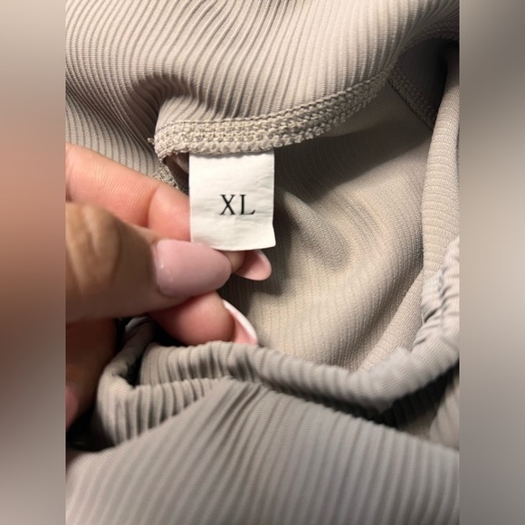 Women’s Ribbed High-Rise Crossover Taupe Biker Shorts Size XL - Picture 5 of 12